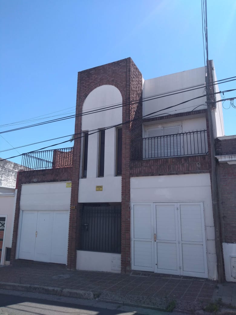 📣 VENTA CASA DE DOS PLANTAS❗️ 📌 Sebastián Vázquez 442