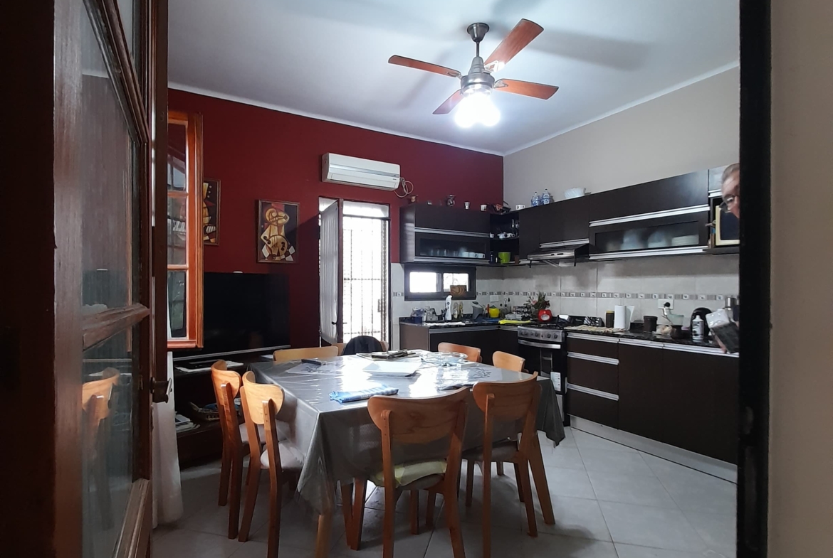 🏡 ¡CASA EN VENTA EN ZONA ÚNICA!📍 Ubicación: Urquiza al 1600, ¡una de las zonas más buscadas de la ciudad!