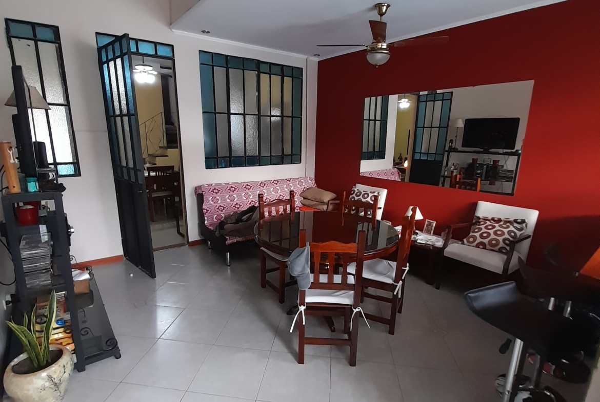 🏡 ¡CASA EN VENTA EN ZONA ÚNICA!📍 Ubicación: Urquiza al 1600, ¡una de las zonas más buscadas de la ciudad!