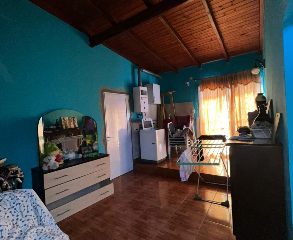 🏡 CASA EN VENTA: Don Segundo Sombra esquina Los Aromos, a tan solo 100 metros de Av. Montiel
