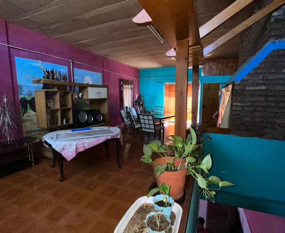 🏡 CASA EN VENTA: Don Segundo Sombra esquina Los Aromos, a tan solo 100 metros de Av. Montiel