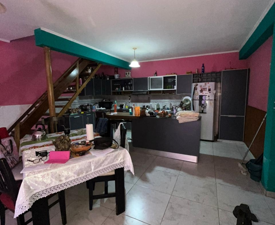 🏡 CASA EN VENTA: Don Segundo Sombra esquina Los Aromos, a tan solo 100 metros de Av. Montiel