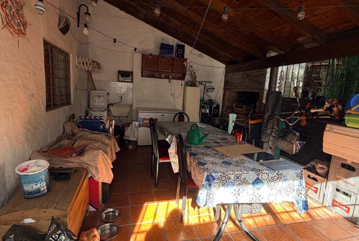 🏡 Casa en venta con gran potencial – Calle Mendoza al 100