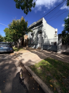🏡 Casa en venta con gran potencial – Calle Mendoza al 100