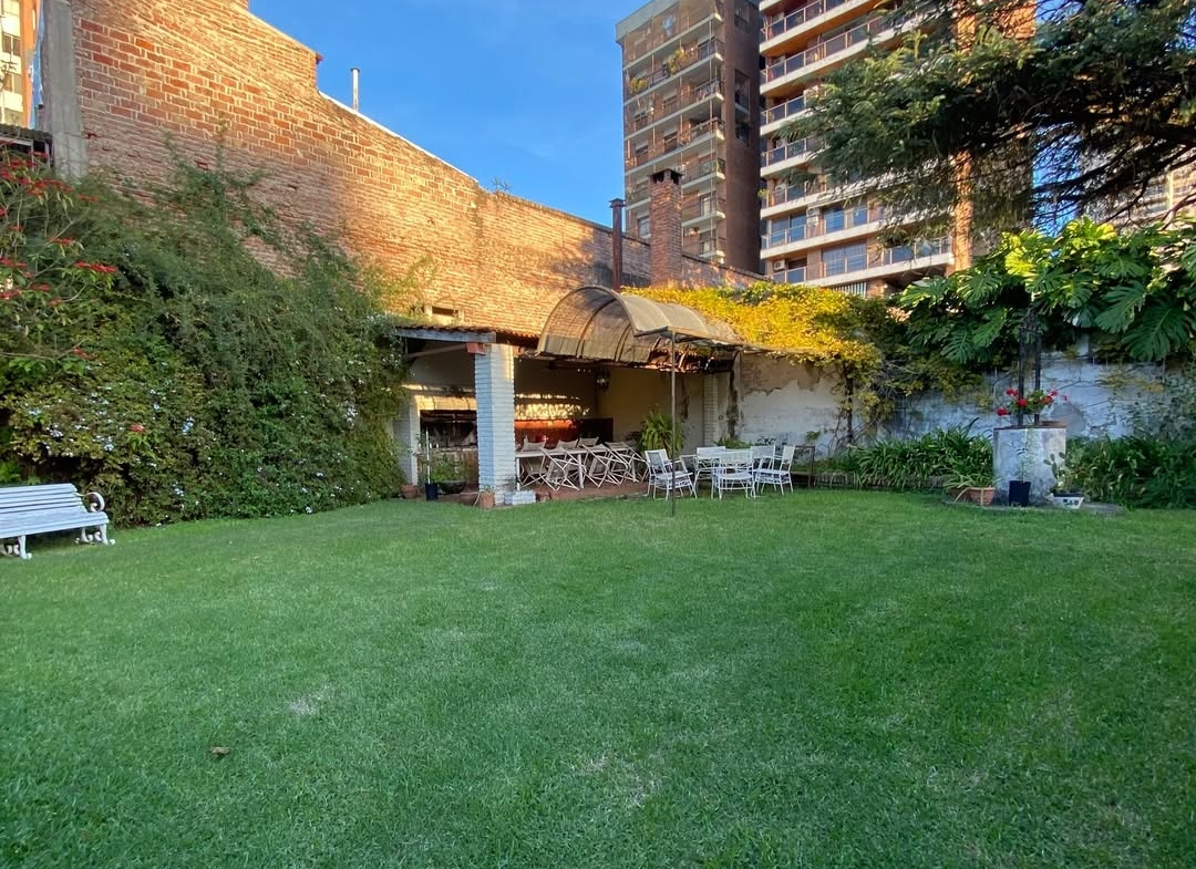 📍 Santa Fe al 100, entre 25 de Junio y Cervantes… una propiedad única en pleno centro de Paraná ✨